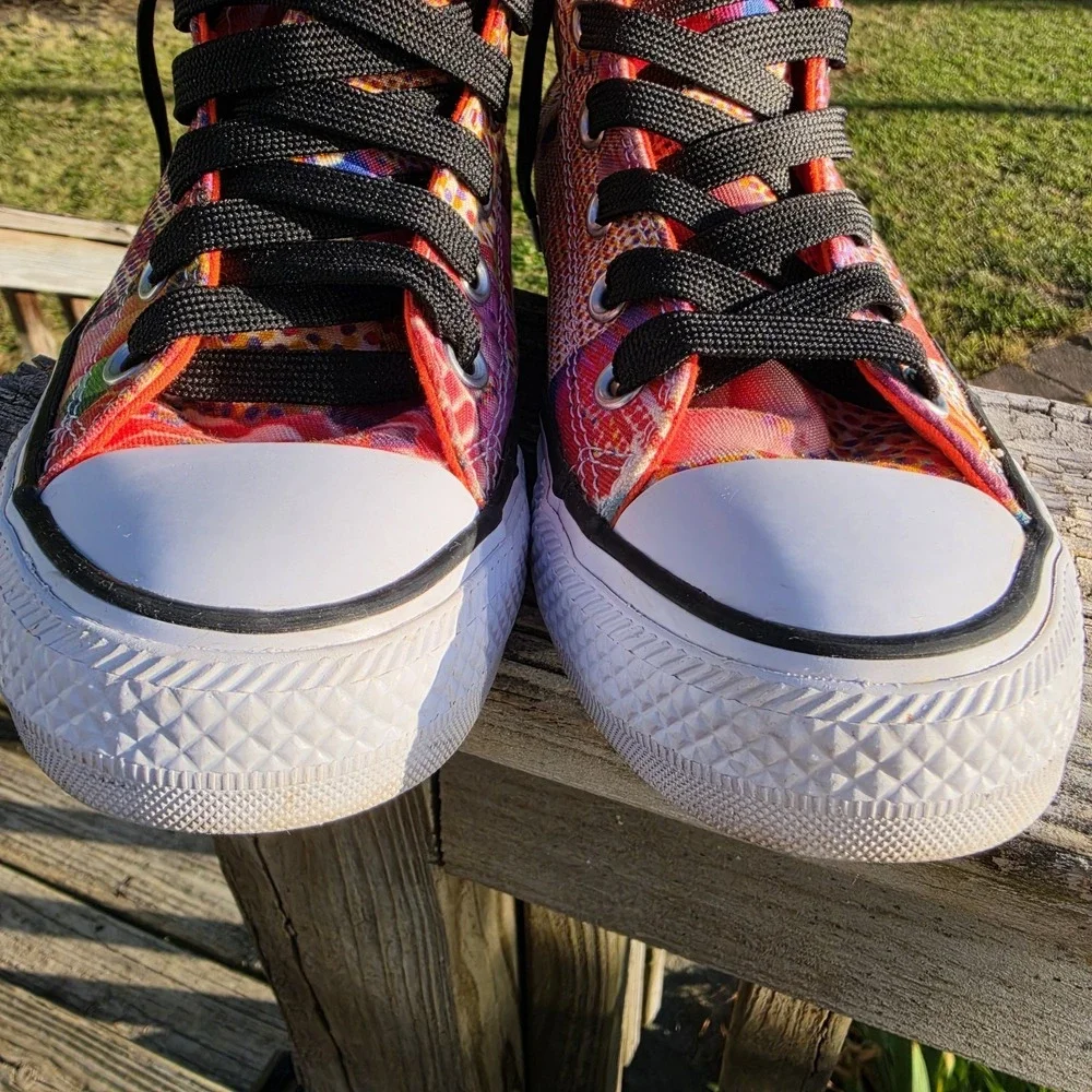 Converse vibrant pattern